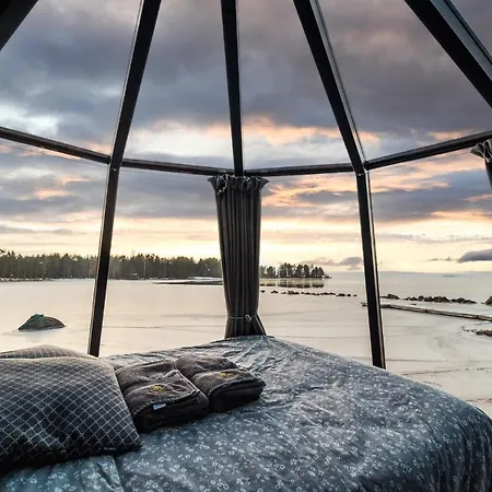 Luxury tent Arctic Experience Oulujaervi Igloos